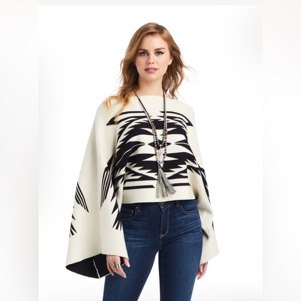 Ivory and Black Intarsia Chimayo Ariat Poncho